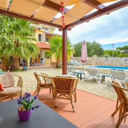 Appartement Geneko-4 *