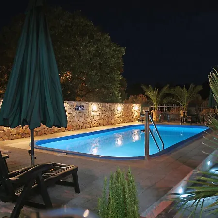 Appartement Geneko-4 *